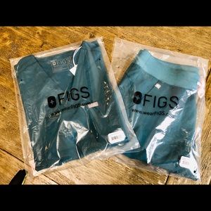 BNWT Figs Scrub Set in Carribean Blue